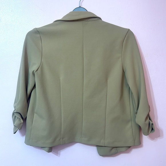 Size small - Picture 4 of 5